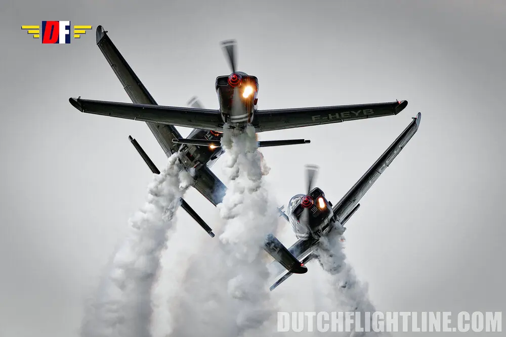 Perfect airshow image of Vertical Flight Experience at Meeting de l´Air Orléans-Bricy taken by Dutch Flightline airshow photographer